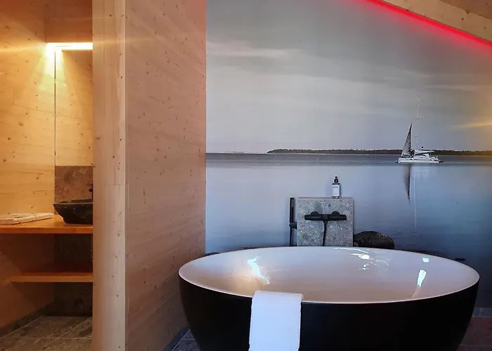 Werder -- Wolke 7 -- Ostsee-strand 150m I Sauna I Ekamin I Tiny House Fuer 2 Personen I By 