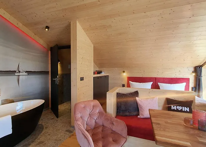 Werder -- Wolke 7 -- Ostsee-strand 150m I Sauna I Ekamin I Tiny House Fuer 2 Personen I By 